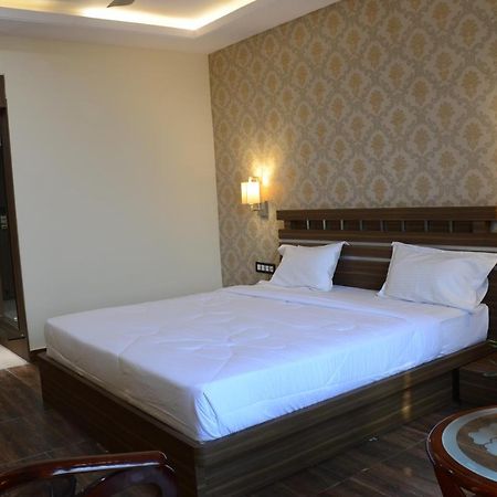 Puja Residency Hotel Varanasi Exterior photo