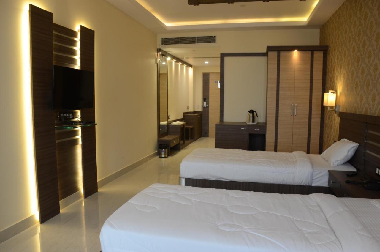 Puja Residency Hotel Varanasi Exterior photo