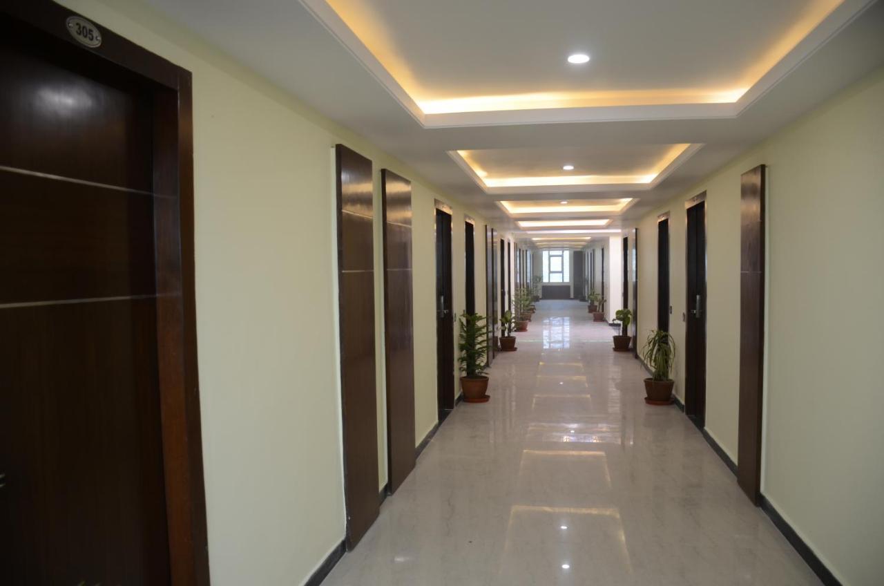 Puja Residency Hotel Varanasi Exterior photo