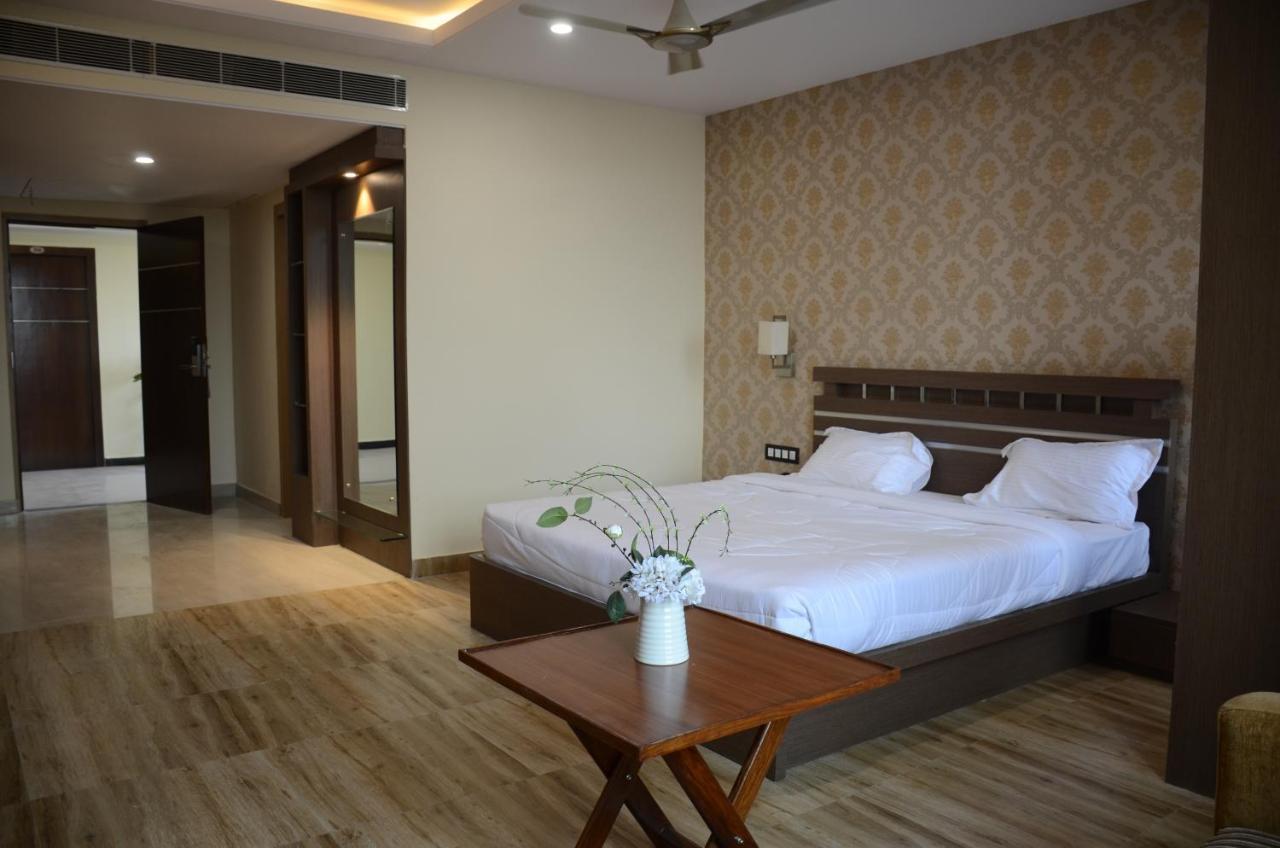 Puja Residency Hotel Varanasi Exterior photo