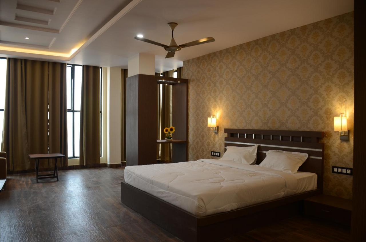 Puja Residency Hotel Varanasi Exterior photo