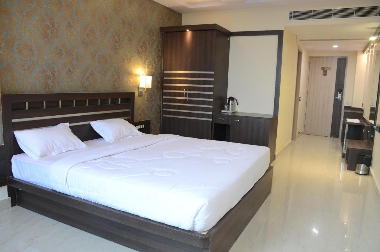 Puja Residency Hotel Varanasi Exterior photo
