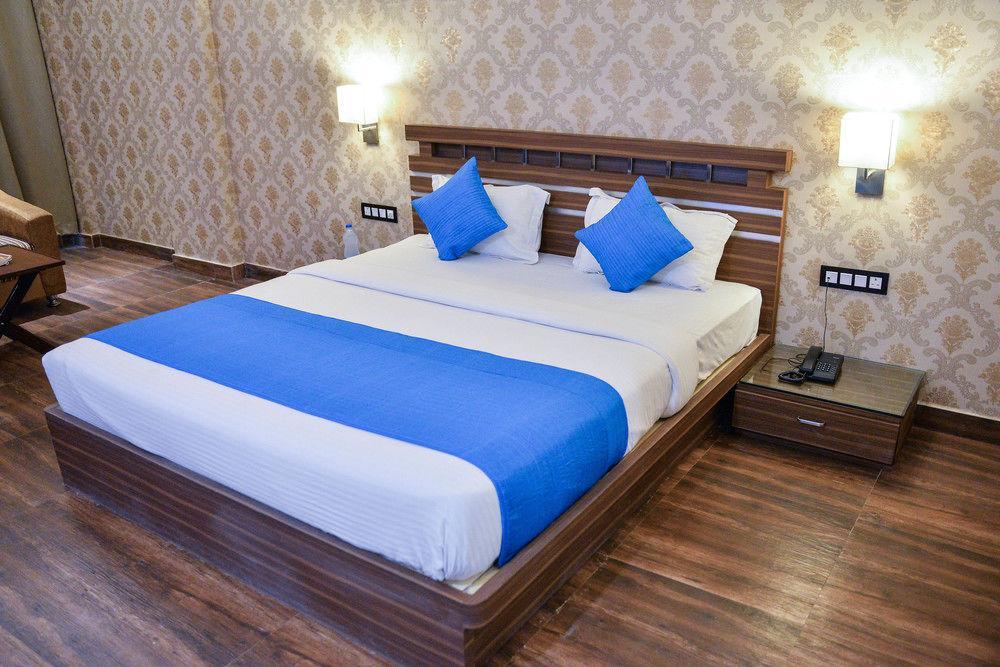 Puja Residency Hotel Varanasi Exterior photo