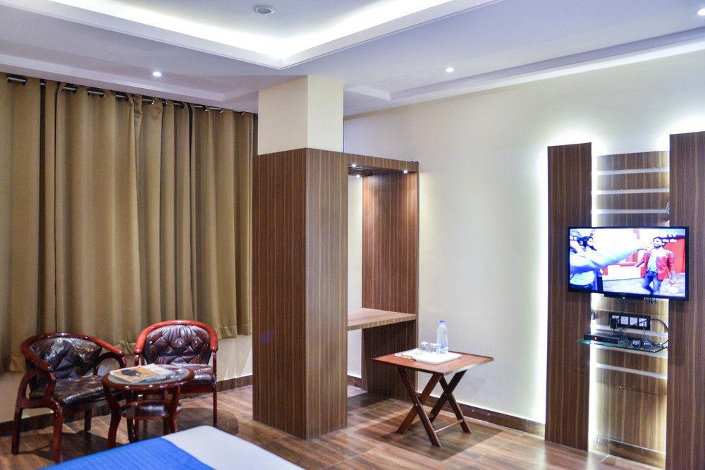 Puja Residency Hotel Varanasi Exterior photo