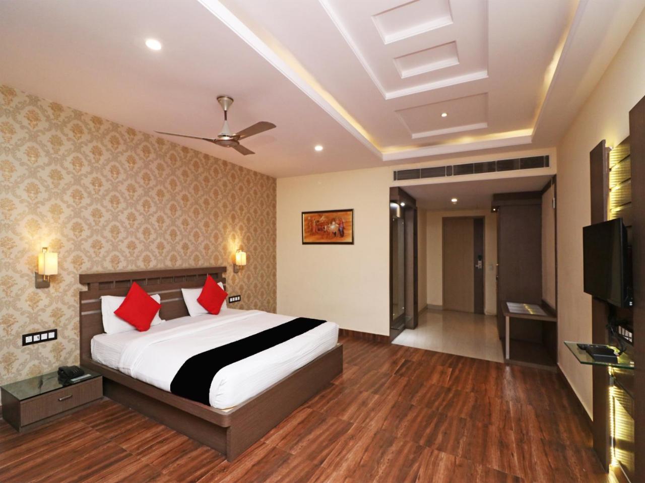 Puja Residency Hotel Varanasi Exterior photo